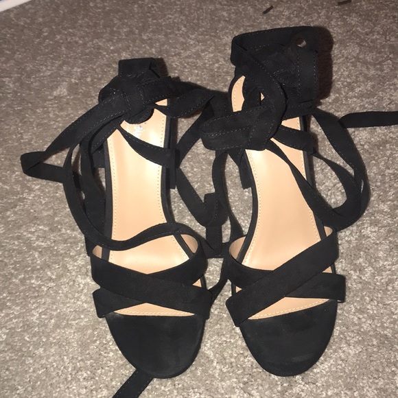 Black Mossimo heels size 7.5 - Picture 3 of 6